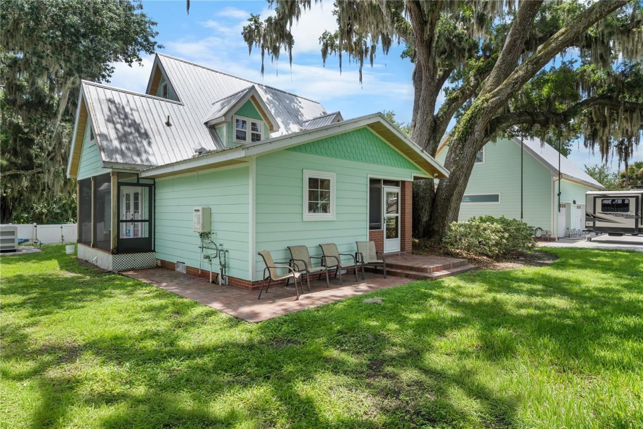 2424 E New York Avenue, Deland, FL 32724 Photo