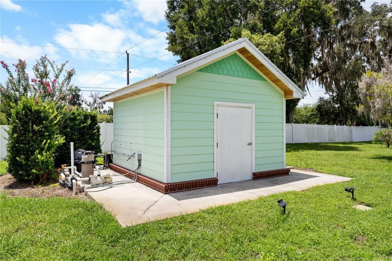 2424 E New York Avenue, Deland, FL 32724 Photo