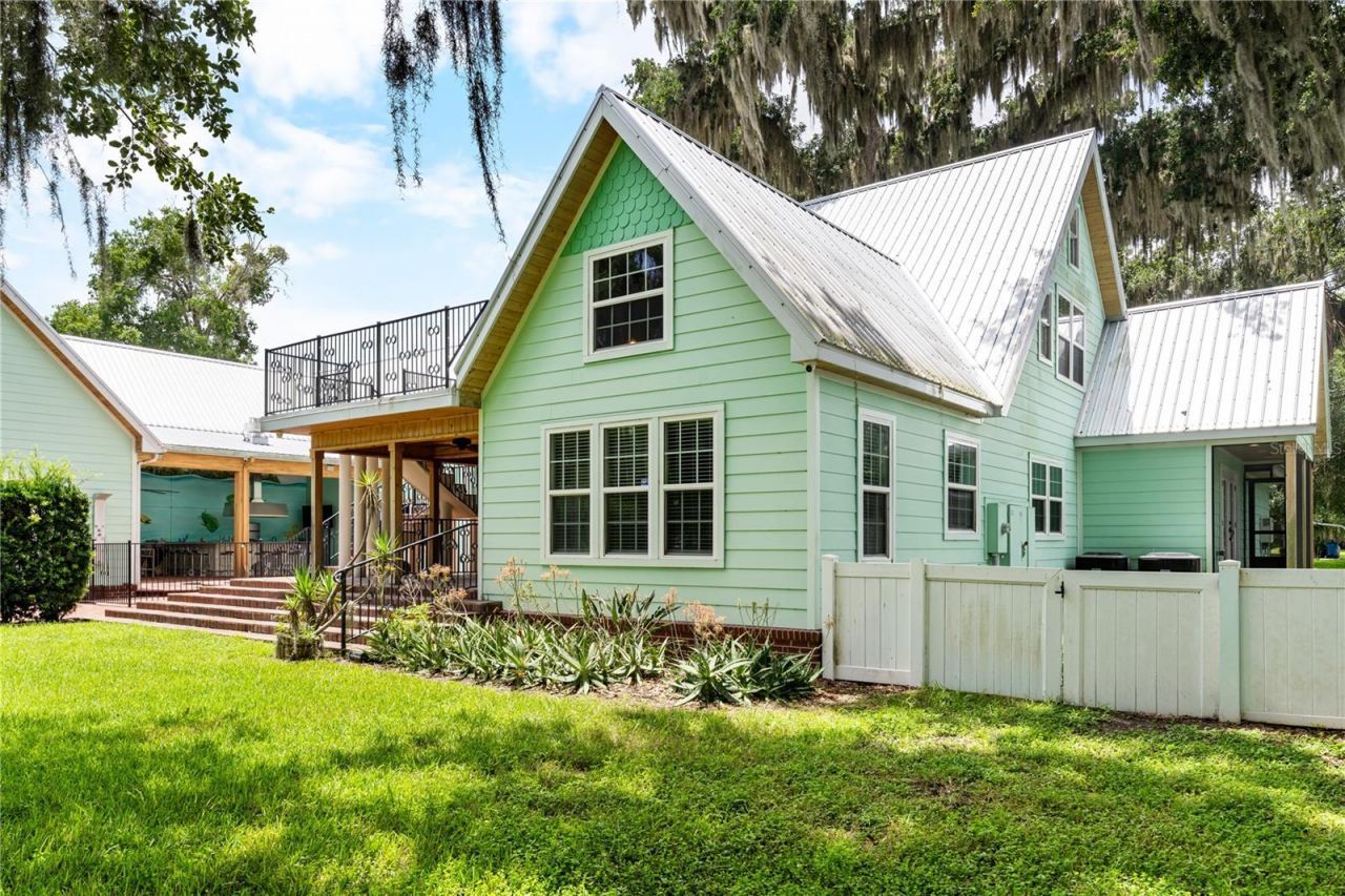2424 E New York Avenue, Deland, FL 32724 Photo