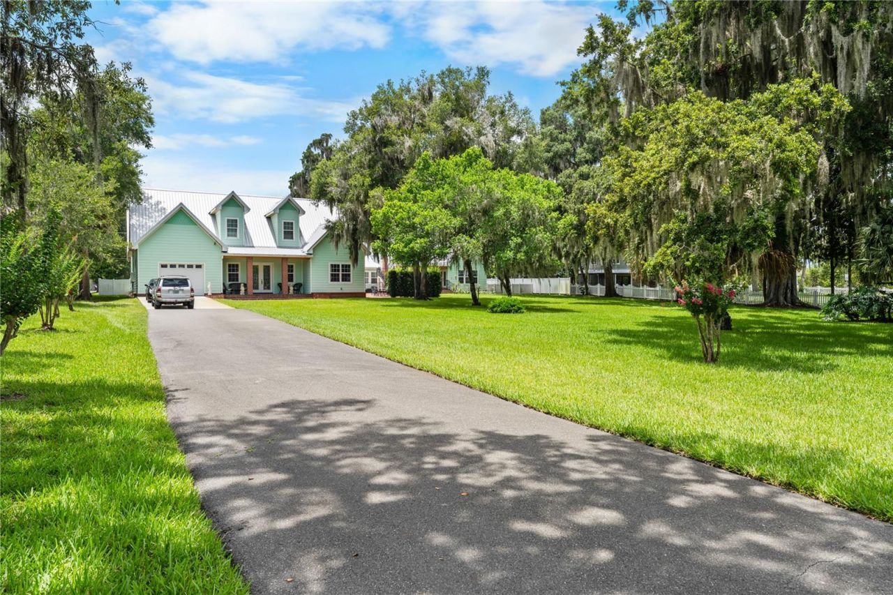 2424 E New York Avenue, Deland, FL 32724 Photo