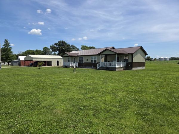201 E 3rd Street , Sailor Springs, IL 62824