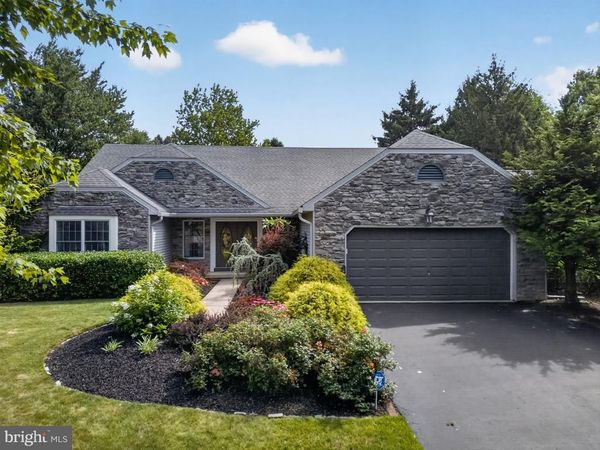 1665 LAMPLIGHTER DR. , MACUNGIE, PA 18062