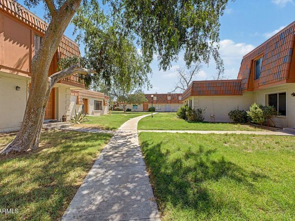 7833 N 49TH Avenue, Glendale, AZ 85301