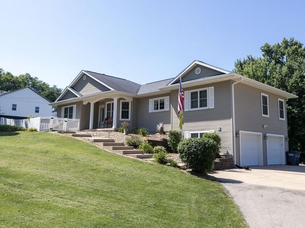 1735 Ashton Place, Dubuque, IA 52001