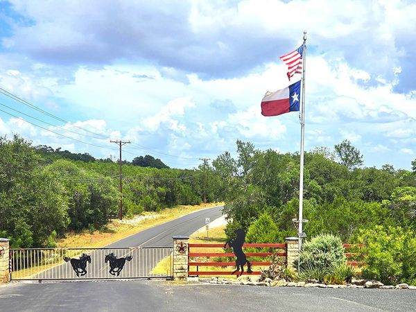 529 THOROUGHBRED LN, Spring Branch, TX 78070