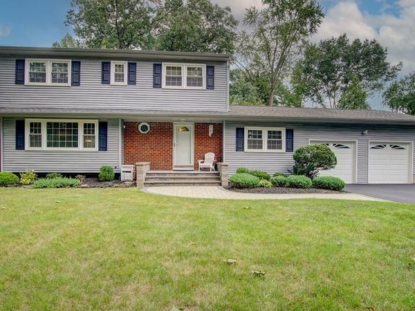 10 CORNWALL DRIVE, EAST WINDSOR, NJ 08520