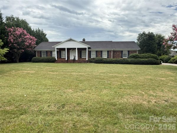 404 N Greenbriar Road , Statesville, NC 28625