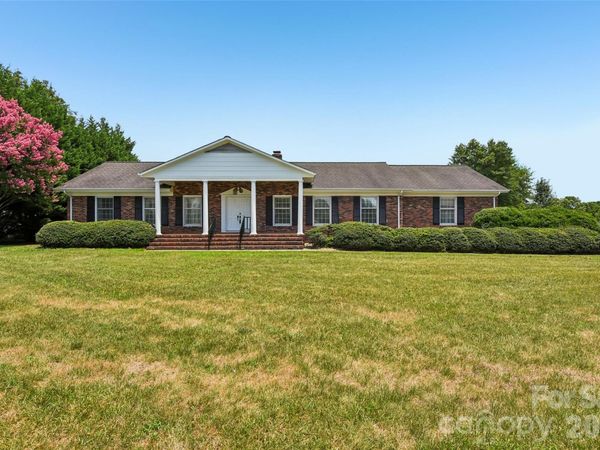 404 N Greenbriar Road, Statesville, NC 28625