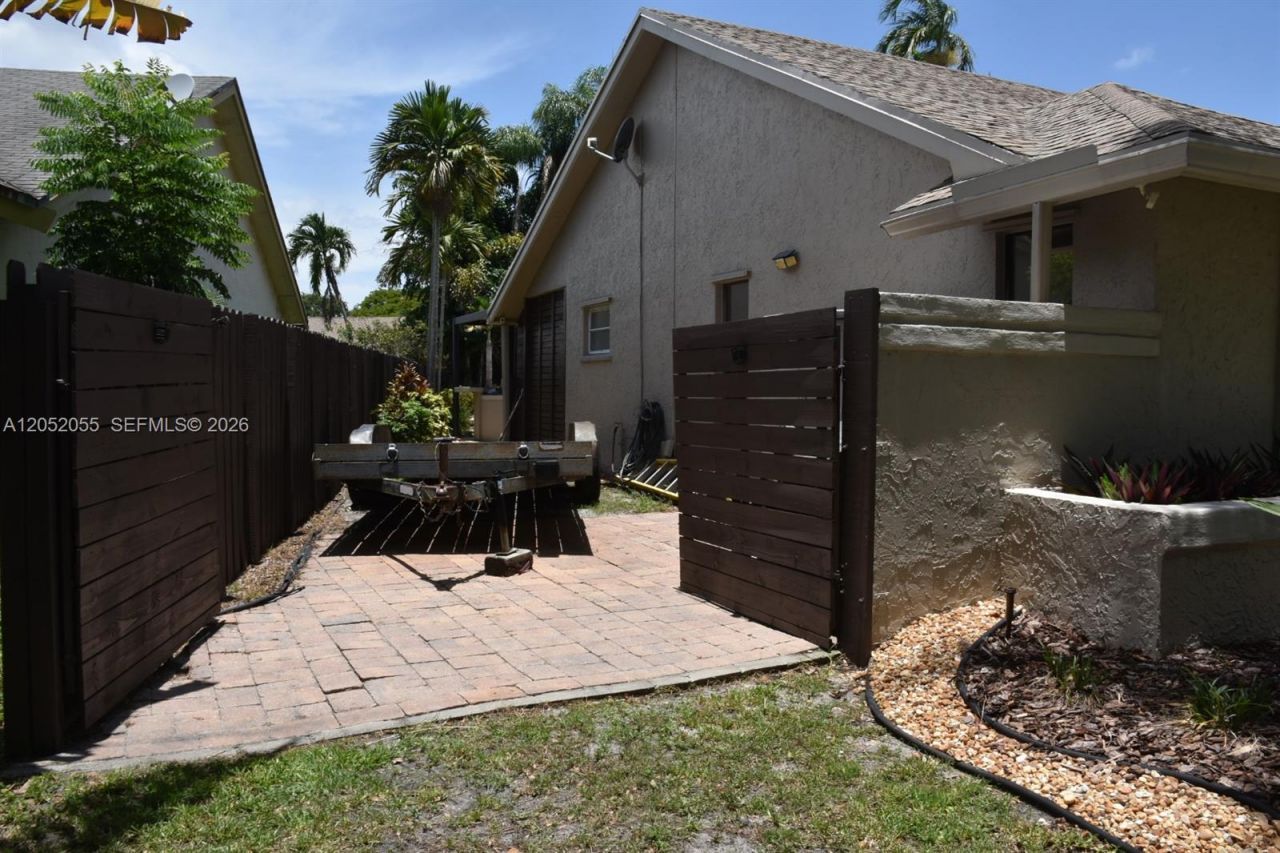 8765 SW 58th Street, Cooper City, FL 33328 Photo