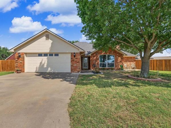 202 Daniel Court, Collinsville, TX 76233