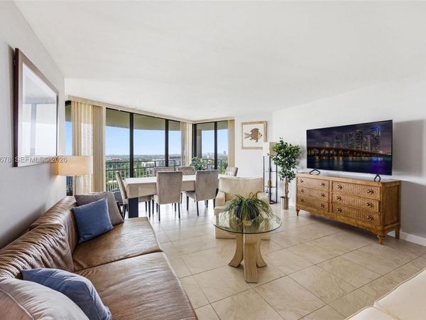 2000 Towerside Ter, Unit 1911, Miami, FL 33138