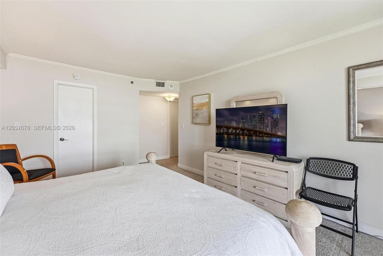 2000 Towerside Ter, Unit 1911, Miami, FL 33138 Photo