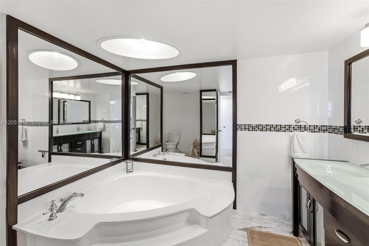 2000 Towerside Ter, Unit 1911, Miami, FL 33138 Photo