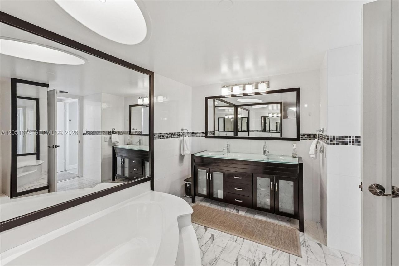 2000 Towerside Ter, Unit 1911, Miami, FL 33138 Photo