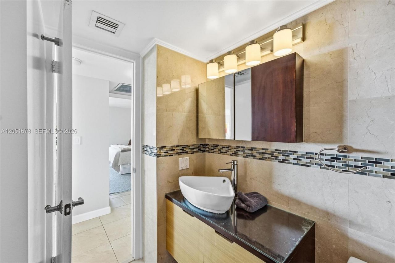 2000 Towerside Ter, Unit 1911, Miami, FL 33138 Photo