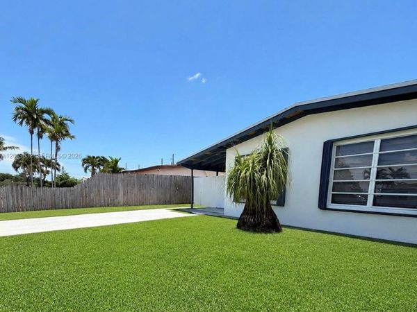 10730 SW 52nd Ter , Miami, FL 33165