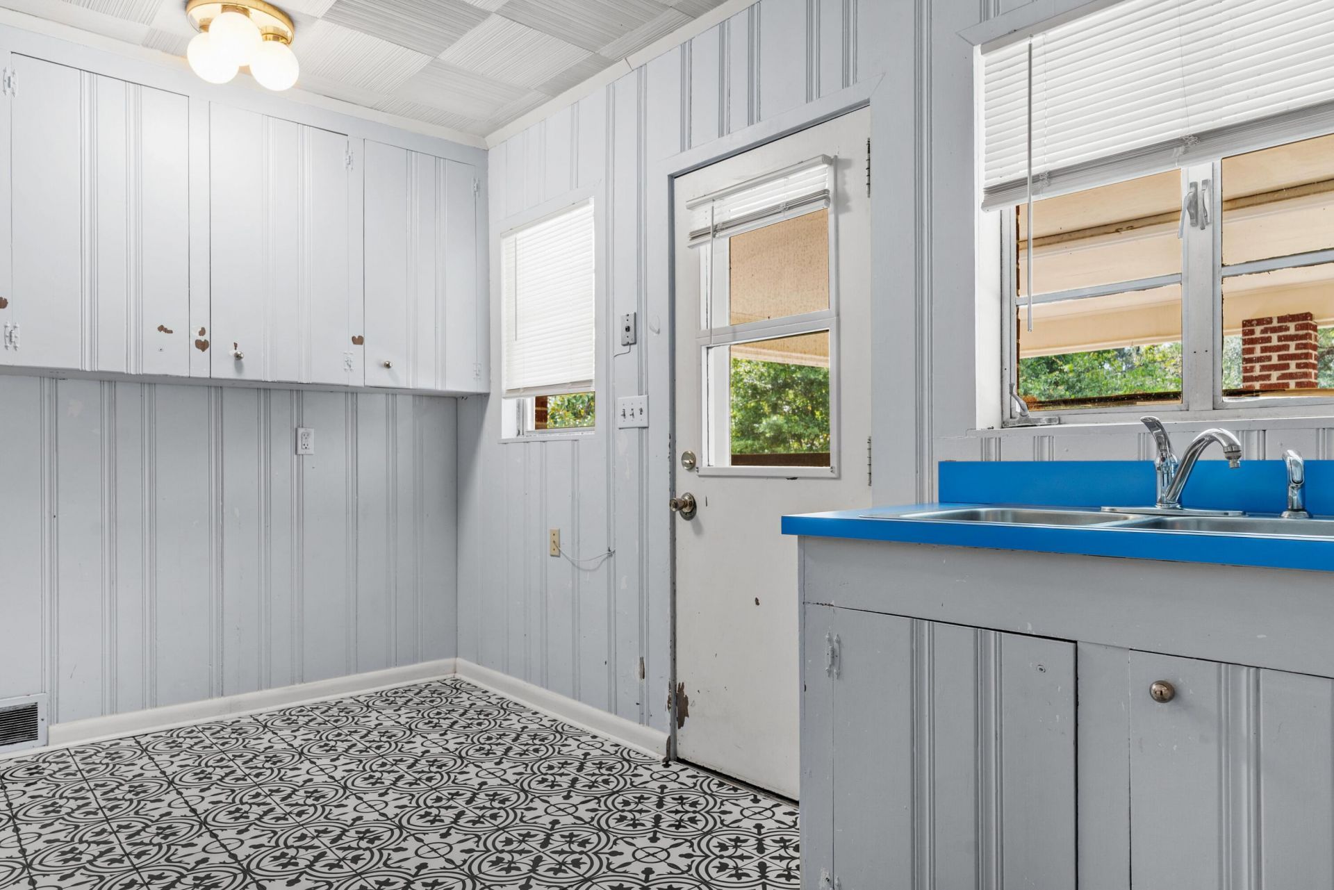 384 Scoville Street Photo 15