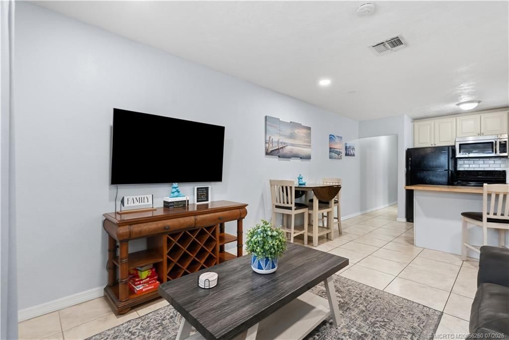 657 SW Cleveland Avenue , Stuart, FL 34994 Photo