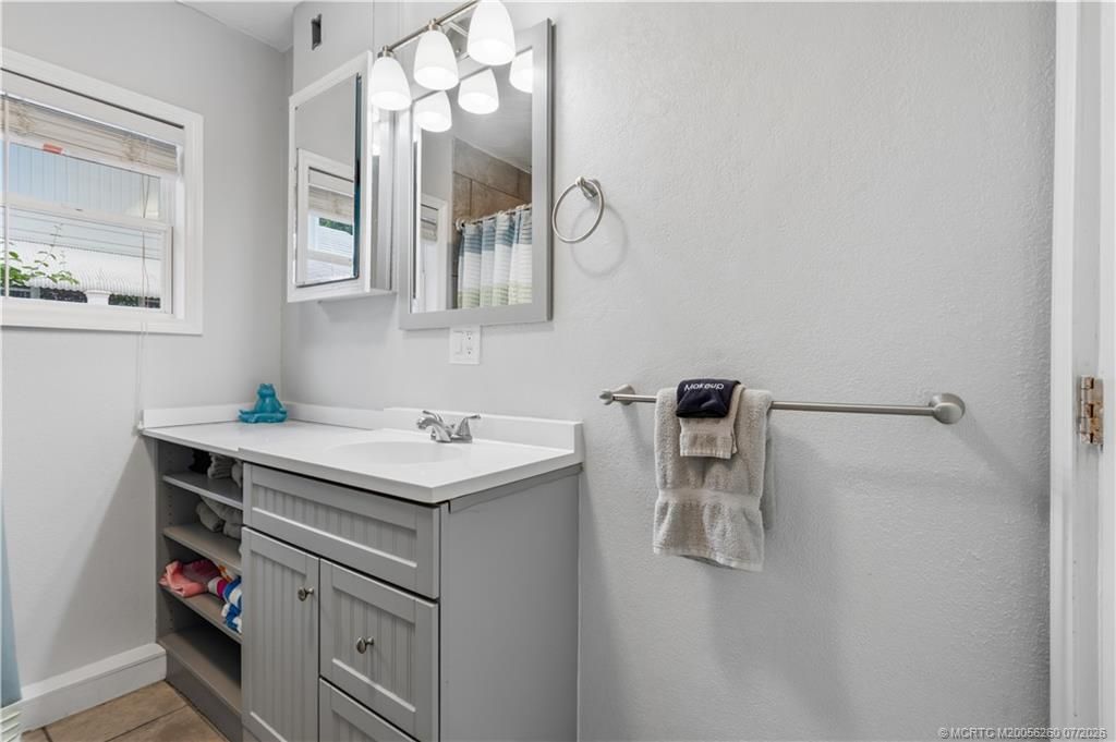 657 SW Cleveland Avenue , Stuart, FL 34994 Photo