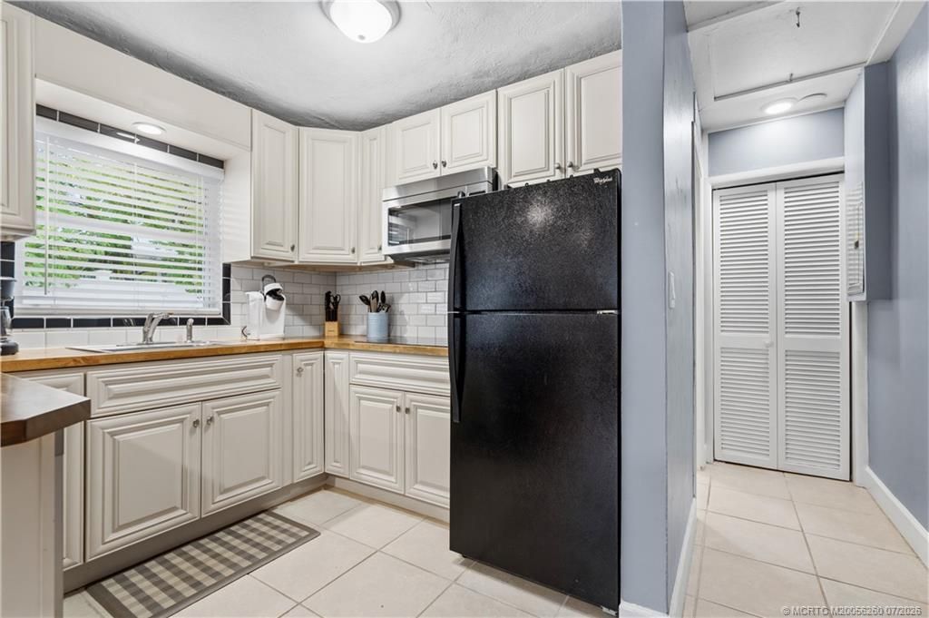 657 SW Cleveland Avenue , Stuart, FL 34994 Photo