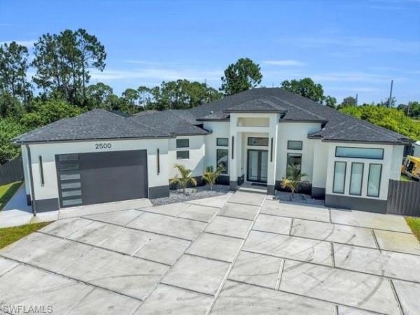 2500 2nd ST SW, LEHIGH ACRES, FL 33976