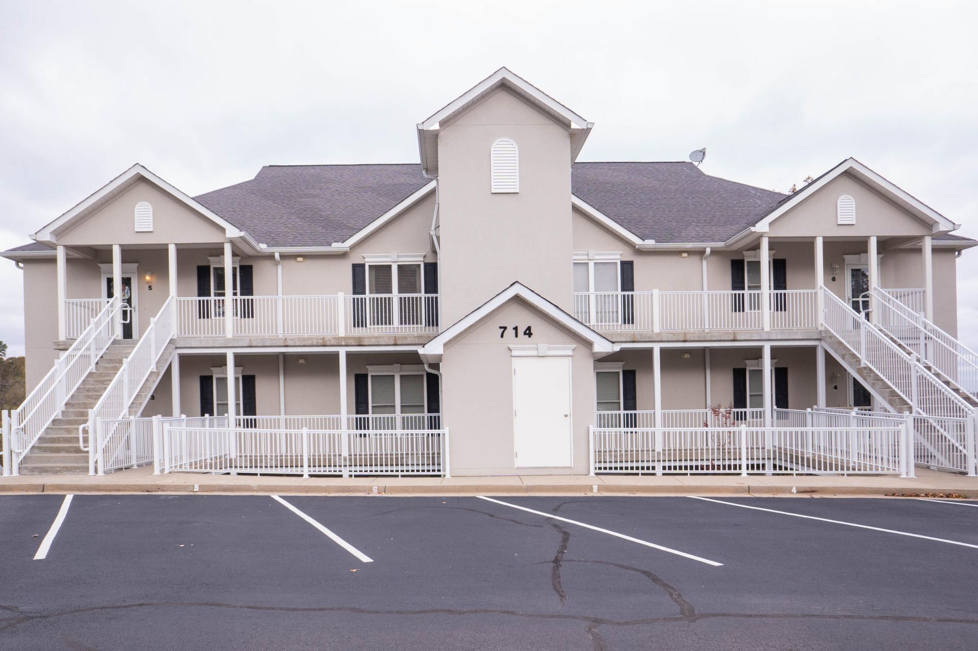 714 Moon Bay Drive, Kuttawa, KY 42055