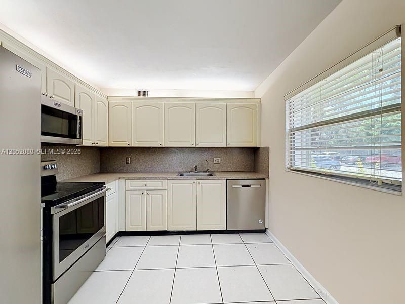 13300 SW 1st St , Unit 114O, Pembroke Pines, FL 33027 Photo