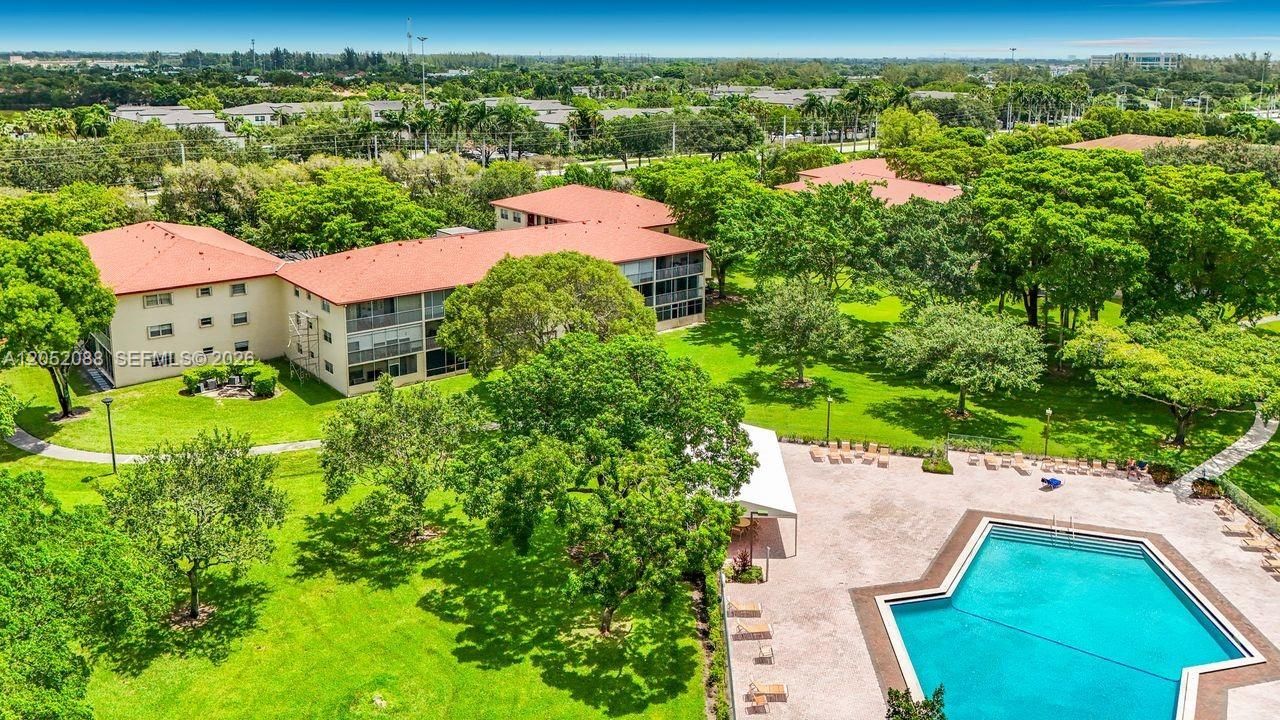 13300 SW 1st St , Unit 114O, Pembroke Pines, FL 33027 Photo