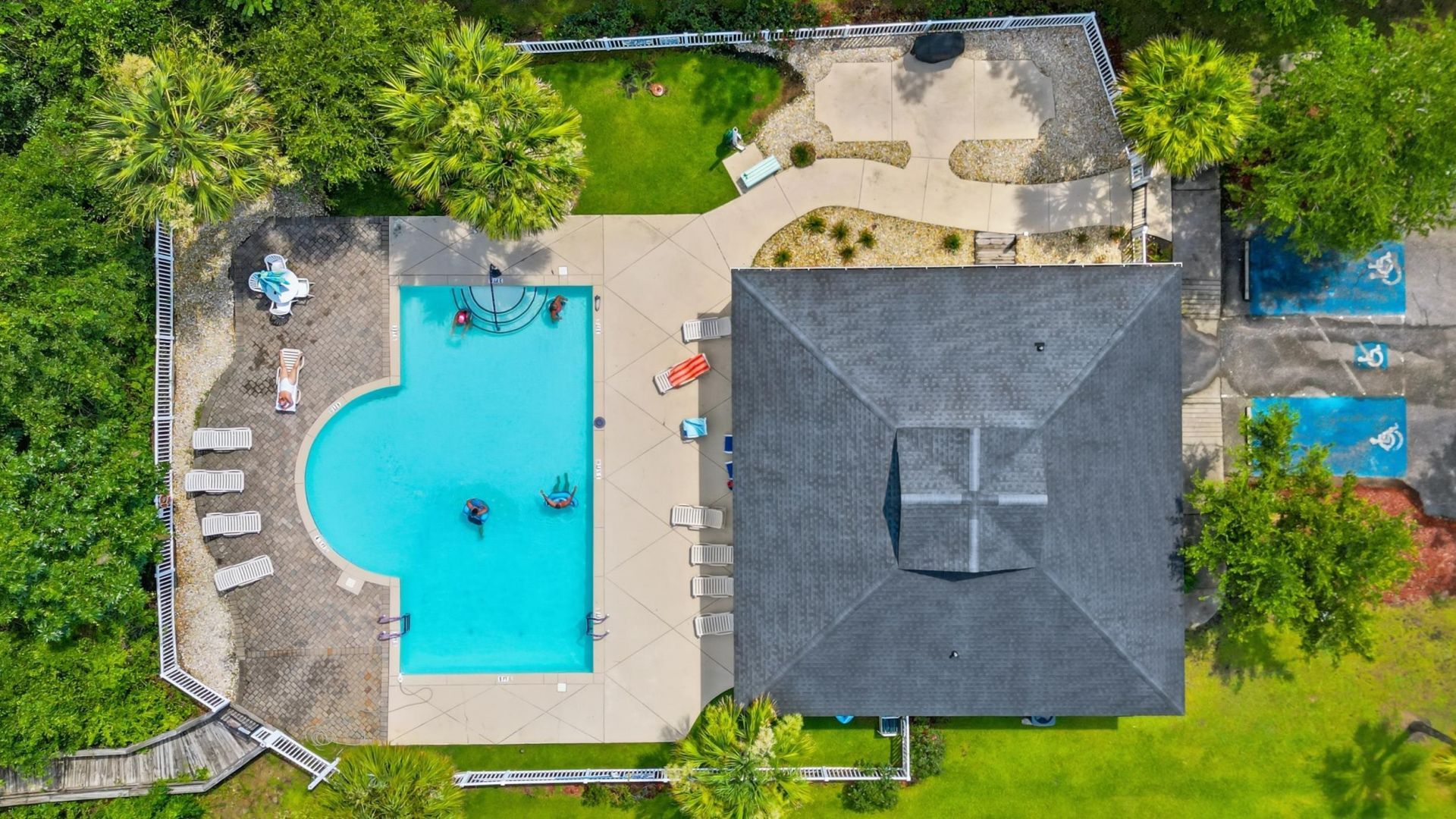 211 Oak Landing Dr.  Photo 29
