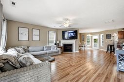 211 Oak Landing Dr.  photo 4