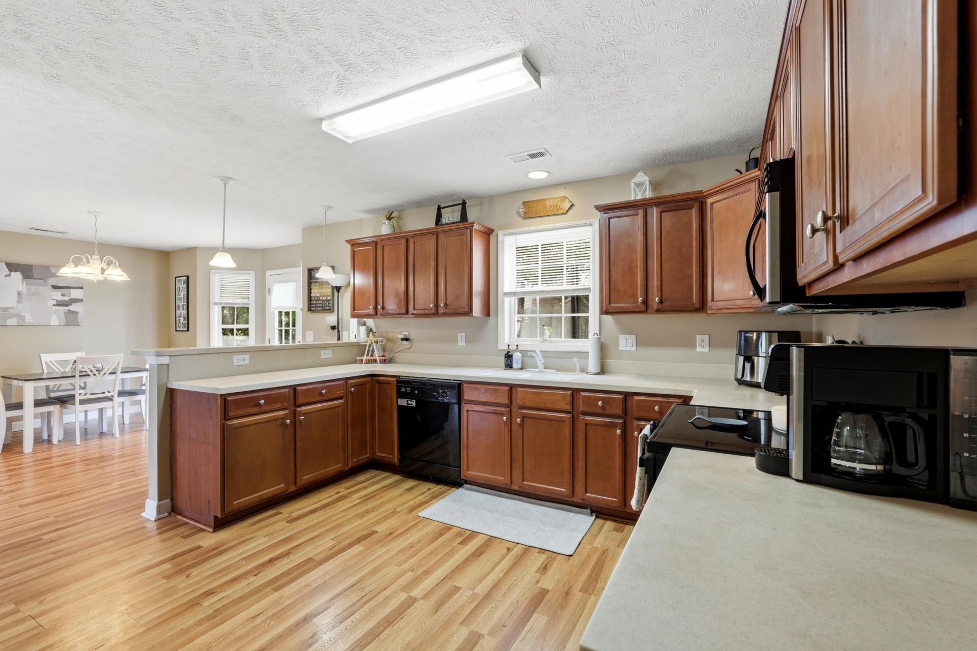 211 Oak Landing Dr.  Photo 7