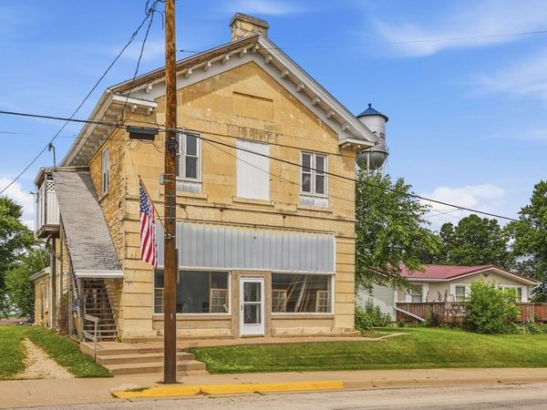 412 Main Street, Colesburg, IA 52035