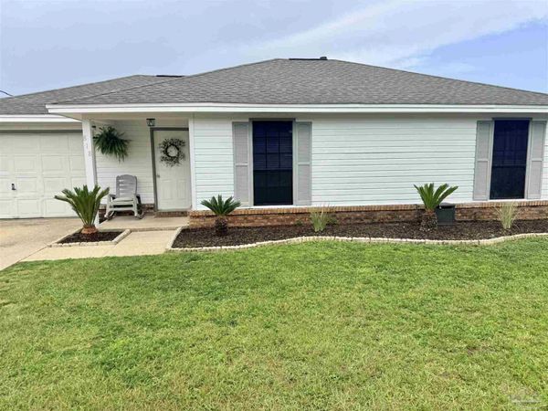 818 Amberway Dr, Pensacola, FL 32506