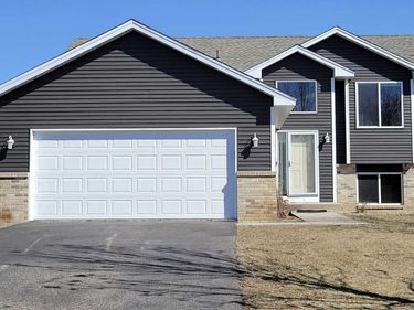 7776 Large Avenue NE, Albertville, MN 55301