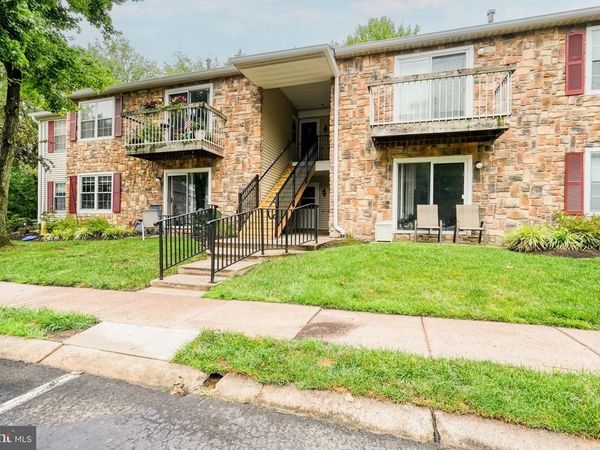 33 CORAL TREE COURT, LAWRENCE TOWNSHIP, NJ 08648