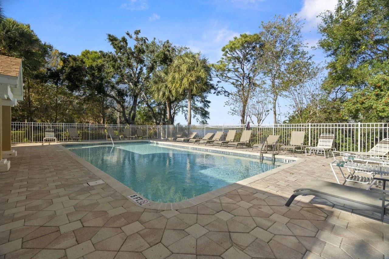 648 Spring Lake Circle, Tarpon Springs, FL 34688 Photo
