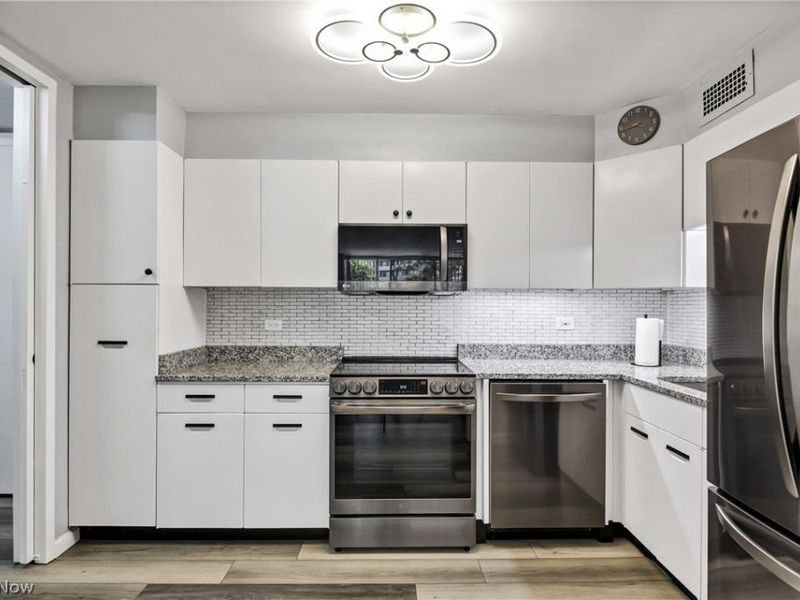 12700 Lake Avenue, Unit 408, Lakewood, OH 44107 Photo 6