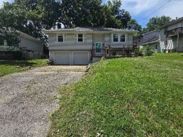 108 S 11th Street, Leavenworth, KS 66048