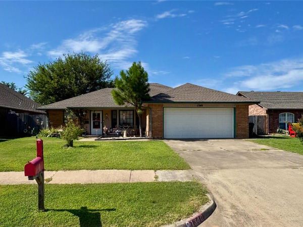 1340 NW 9th Street, Moore, OK 73170
