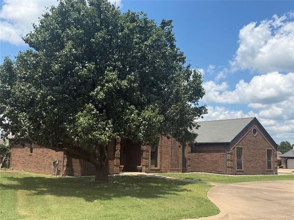 1316 Windsor Place, Shawnee, OK 74804