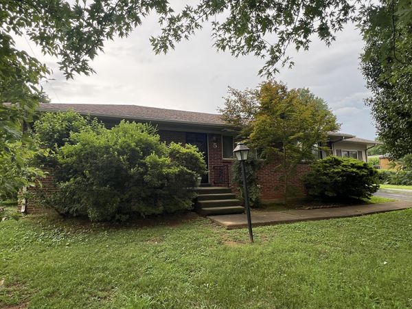 5 Richmond Dr , Clarksville, TN 37042