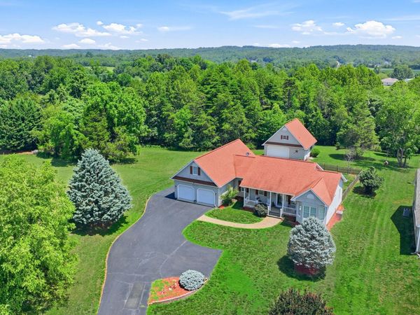95 Sunny Field RD , Wirtz, VA 24184