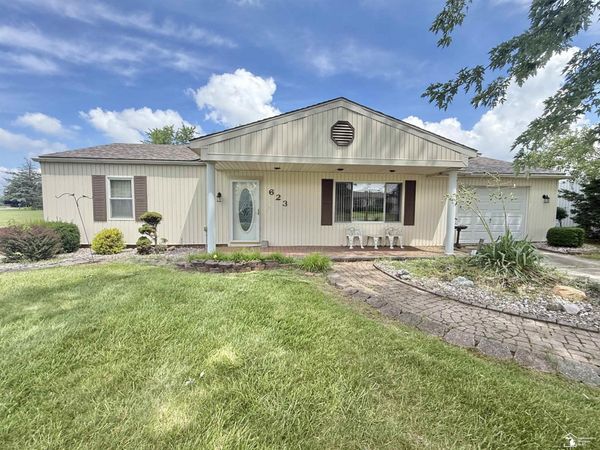 623 Leveque Circle, Carleton, MI 48117