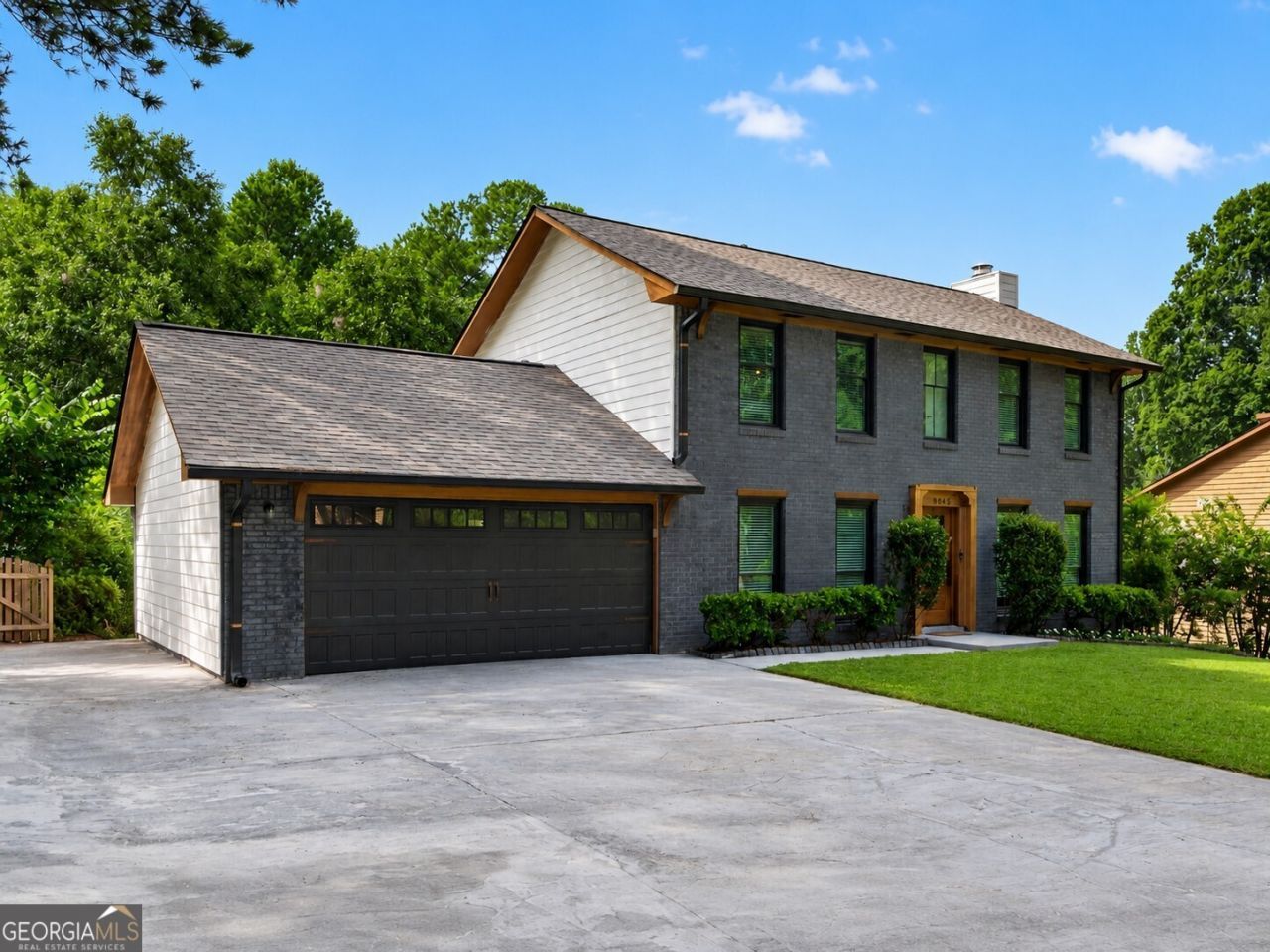 9945 Lake Forest Way, Roswell, GA 30076 Main Photo