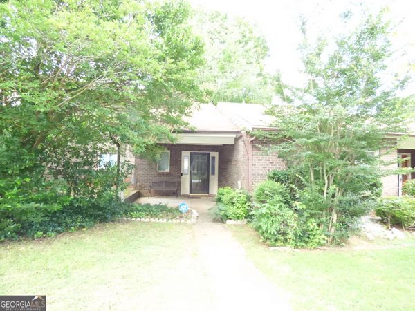 1572 Circlestone Dr., Stone Mountain, GA 30088