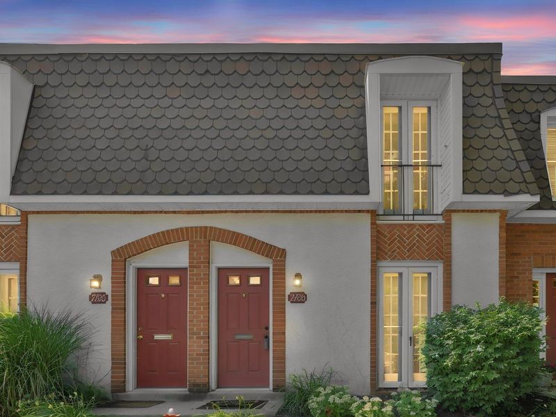 2795 Chateau Circle, Unit 50, Columbus, OH 43221 Photo 2