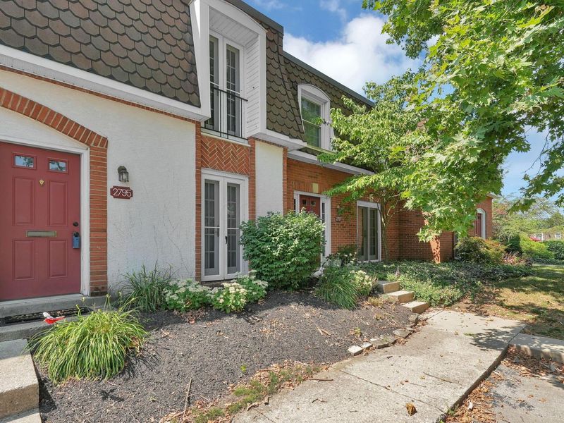 2795 Chateau Circle, Unit 50, Columbus, OH 43221 Photo 3