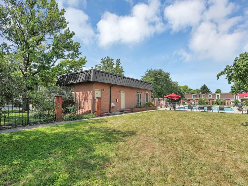2795 Chateau Circle, Unit 50, Columbus, OH 43221 Photo 32