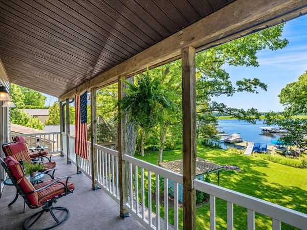 29205 White Oak LANE, Waterford, WI 53185