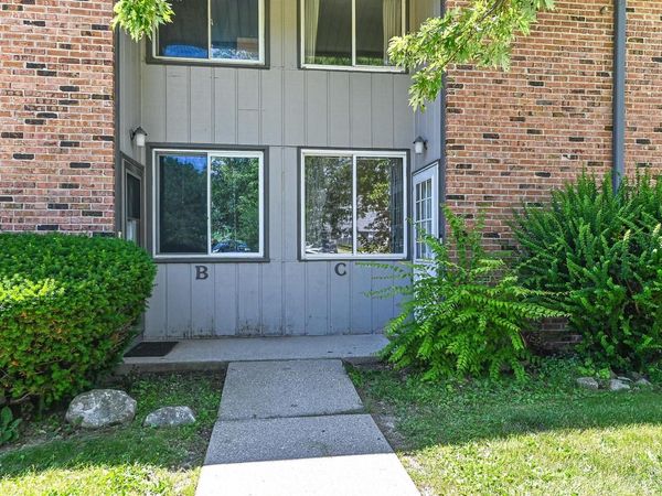 1522 Big Bend ROAD, Unit C, Waukesha, WI 53189
